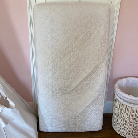 Coyuchi organic white quilted crib mattress pad organic cotton GOTS certified - Picture 4 of 12